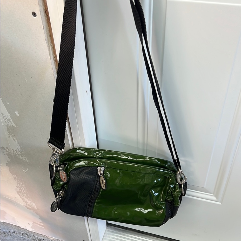 Kipling Green and Black Crossbody Bag with Shiny Finish FERGIE COLAB